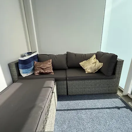 Scandinavian Balcony Studio Tikkurila Easy Airport Access Vantaa