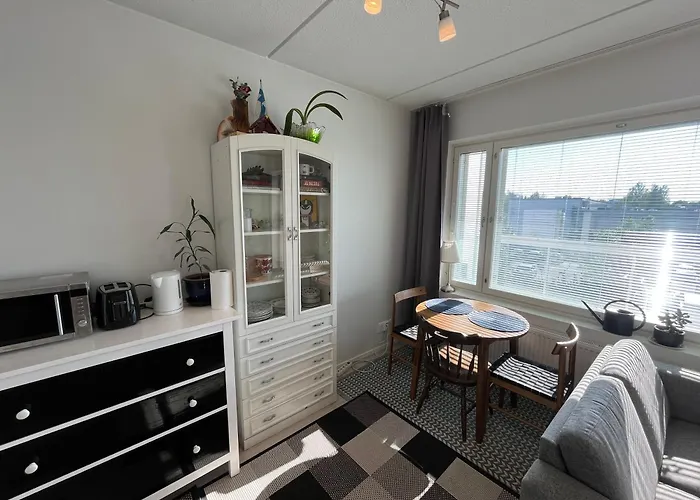 Scandinavian Balcony Studio Tikkurila Easy Airport Access