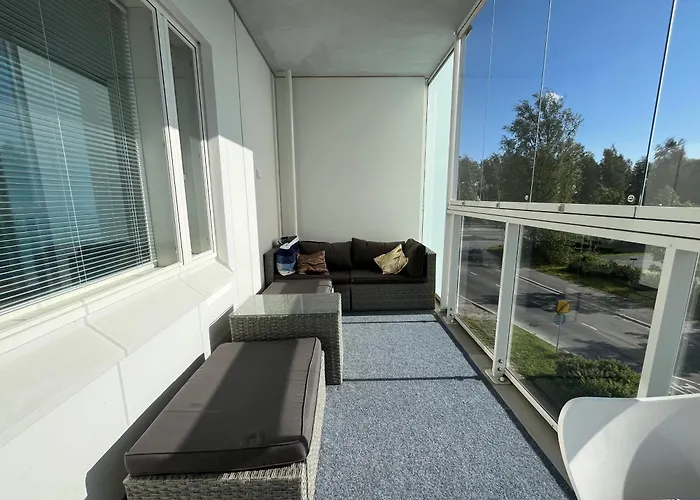 Scandinavian Balcony Studio Tikkurila Easy Airport Access